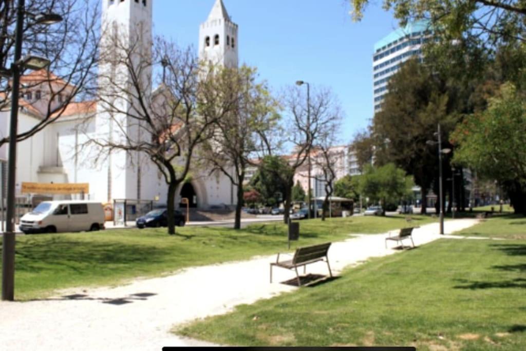Ola ! Central Lightning Quiet View Garden 10mn Airport Apartment Lisbon